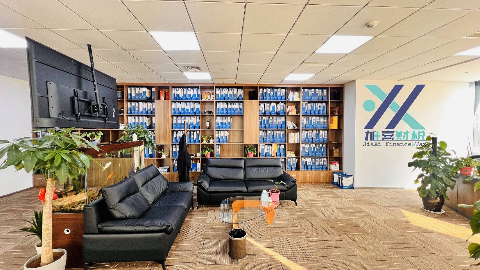 Wie werden die individuellen Einkommensteuern für ausländische Mitarbeiter berechnet und gezahlt?