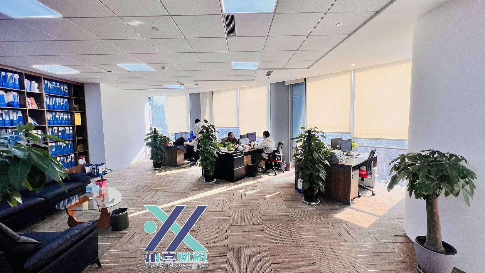 Comment un étranger peut-il demander une licence de société de financement à la consommation après l'immatriculation d'une société à Shanghai ?